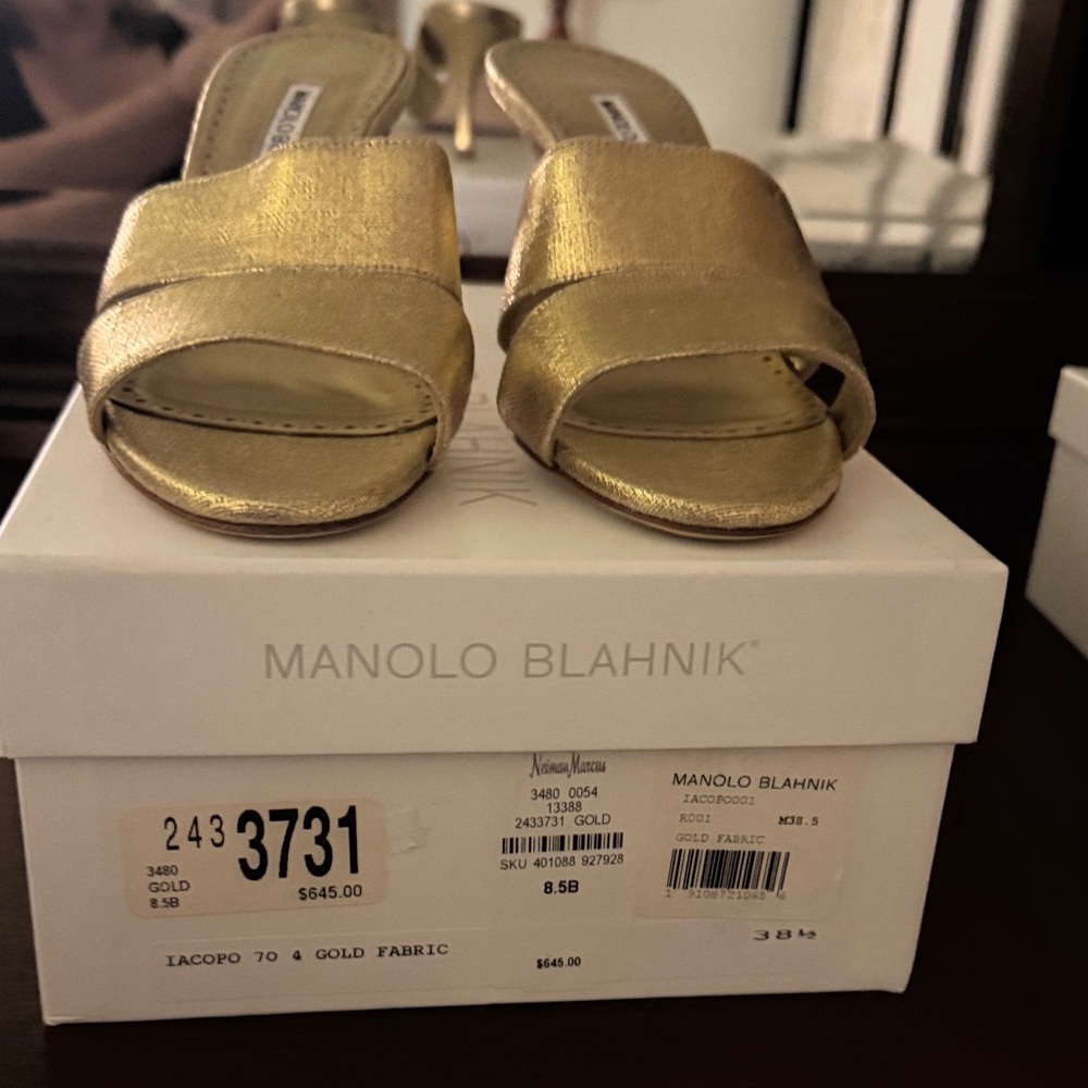 Manolo Blahnik Metallic Gold Open-Toe Slide Mules. Medium heel NWT/NIB SIZE 8